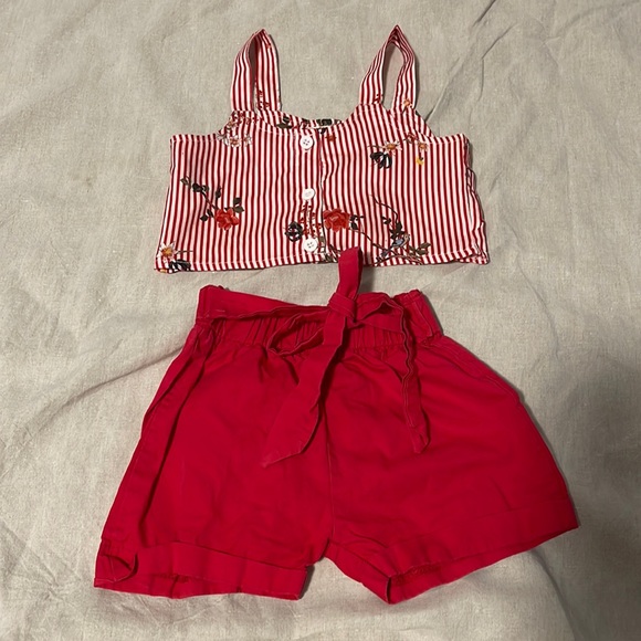 Cute red, floral summer outfit. Shorts and tank shirt. - Picture 1 of 4